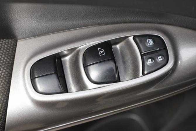 Nissan Juke I с пробегом 2012 года, цена 1 199 000 рублей, 162000 км, внедорожник, Автокод Объявления
