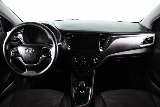 Hyundai Solaris II с пробегом 2017 года, цена 749 000 рублей, 588000 км, седан, Автокод Объявления