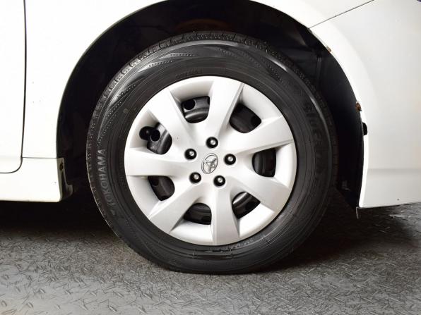 Toyota Prius III (XW30) с пробегом 2009 года, цена 1 199 995 рублей, 284189 км, лифтбек, Автокод Объявления