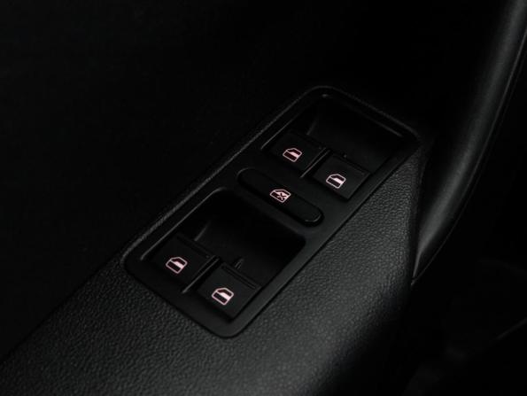 Volkswagen Polo V Рестайлинг с пробегом 2017 года, цена 929 000 рублей, 174140 км, седан, Автокод Объявления