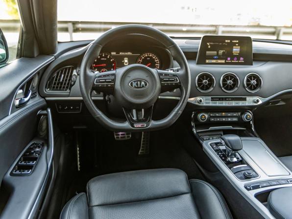 Kia Stinger I с пробегом 2018 года, цена 2 498 000 рублей, 106206 км, лифтбек, Автокод Объявления