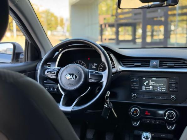 Kia Rio IV Рестайлинг с пробегом 2021 года, цена 1 650 000 рублей, 42204 км, хэтчбек, Автокод Объявления