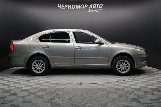 Skoda Octavia II (A5) Рестайлинг с пробегом 2013 года, цена 1 080 000 рублей, 239845 км, лифтбек, Автокод Объявления