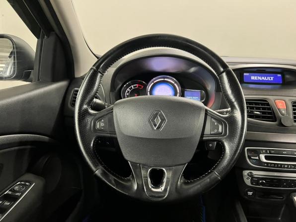 Renault Fluence I Рестайлинг с пробегом 2016 года, цена 900 000 рублей, 141000 км, седан, Автокод Объявления