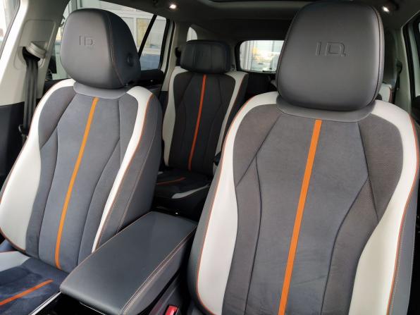 Volkswagen ID.6 с пробегом 2022 года, цена 3 100 000 рублей, 61174 км, внедорожник, Автокод Объявления