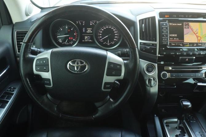 Toyota Land Cruiser 200 Series Рестайлинг 1 с пробегом 2015 года, цена 4 189 000 рублей, 207683 км, внедорожник, Автокод Объявления