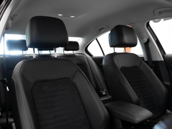 Volkswagen Passat B8 с пробегом 2018 года, цена 2 440 000 рублей, 87507 км, седан, Автокод Объявления
