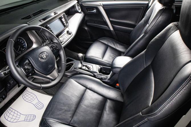 Toyota RAV4 IV (XA40) Рестайлинг с пробегом 2017 года, цена 2 659 000 рублей, 115000 км, внедорожник, Автокод Объявления