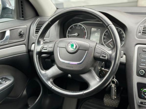 Skoda Octavia II (A5) Рестайлинг с пробегом 2011 года, цена 779 000 рублей, 183560 км, лифтбек, Автокод Объявления