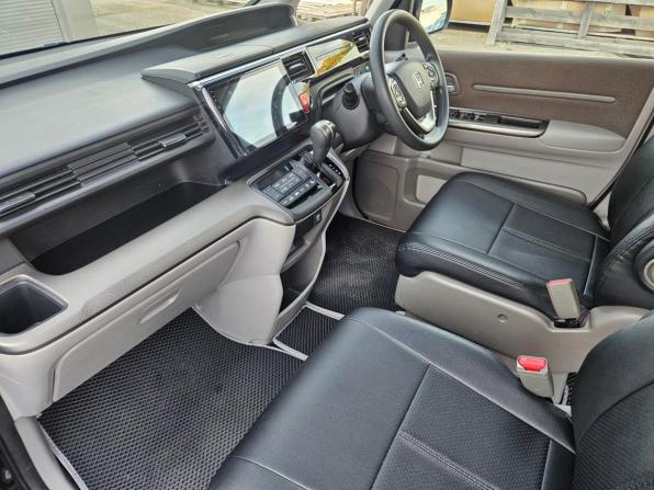 Honda Stepwgn V Рестайлинг с пробегом 2018 года, цена 1 995 000 рублей, 154000 км, минивэн, Автокод Объявления