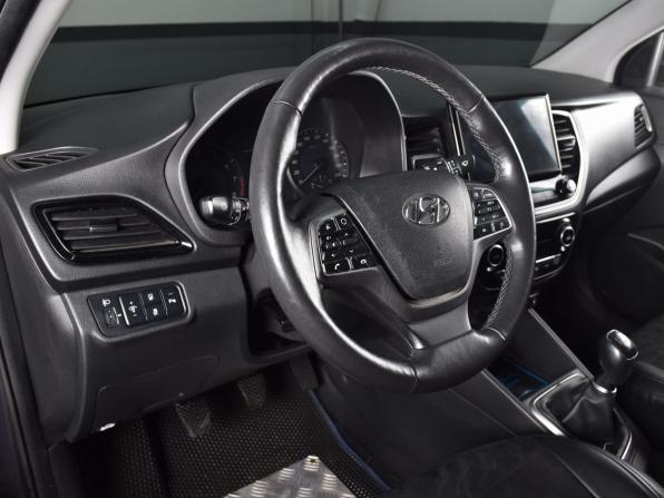 Hyundai Solaris II Рестайлинг с пробегом 2022 года, цена 1 614 995 рублей, 59891 км, седан, Автокод Объявления