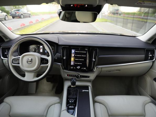 Volvo V90 Cross Country I с пробегом 2017 года, цена 3 206 000 рублей, 137989 км, универсал, Автокод Объявления