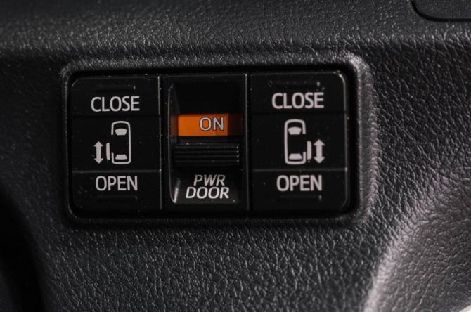Toyota Sienta II Рестайлинг с пробегом 2020 года, цена 1 799 000 рублей, 60000 км, компактвэн, Автокод Объявления
