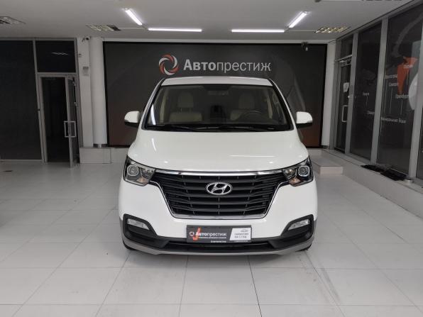 Hyundai H-1 II Рестайлинг 2 с пробегом 2019 года, цена 3 230 000 рублей, 68200 км, минивэн, Автокод Объявления