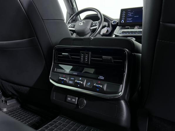 Toyota Land Cruiser 300 Series с пробегом 2023 года, цена 8 670 000 рублей, 133914 км, внедорожник, Автокод Объявления