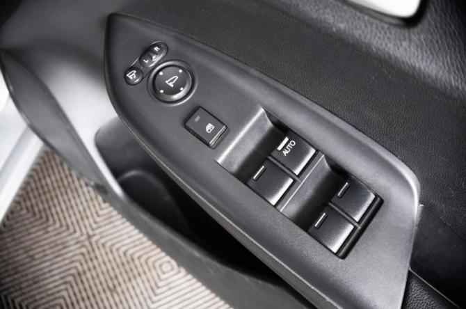 Honda Fit III с пробегом 2015 года, цена 1 099 000 рублей, 196846 км, хэтчбек, Автокод Объявления