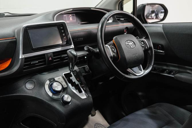 Toyota Sienta II с пробегом 2016 года, цена 1 249 000 рублей, 101300 км, компактвэн, Автокод Объявления