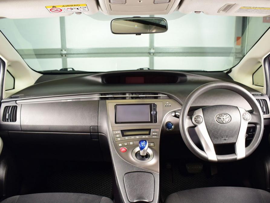 Toyota Prius III Рестайлинг (XW30) Кемерово  - изображение 11