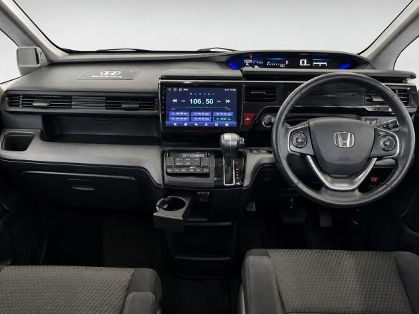 Honda Stepwgn V с пробегом 2015 года, цена 1 829 000 рублей, 253999 км, минивэн, Автокод Объявления