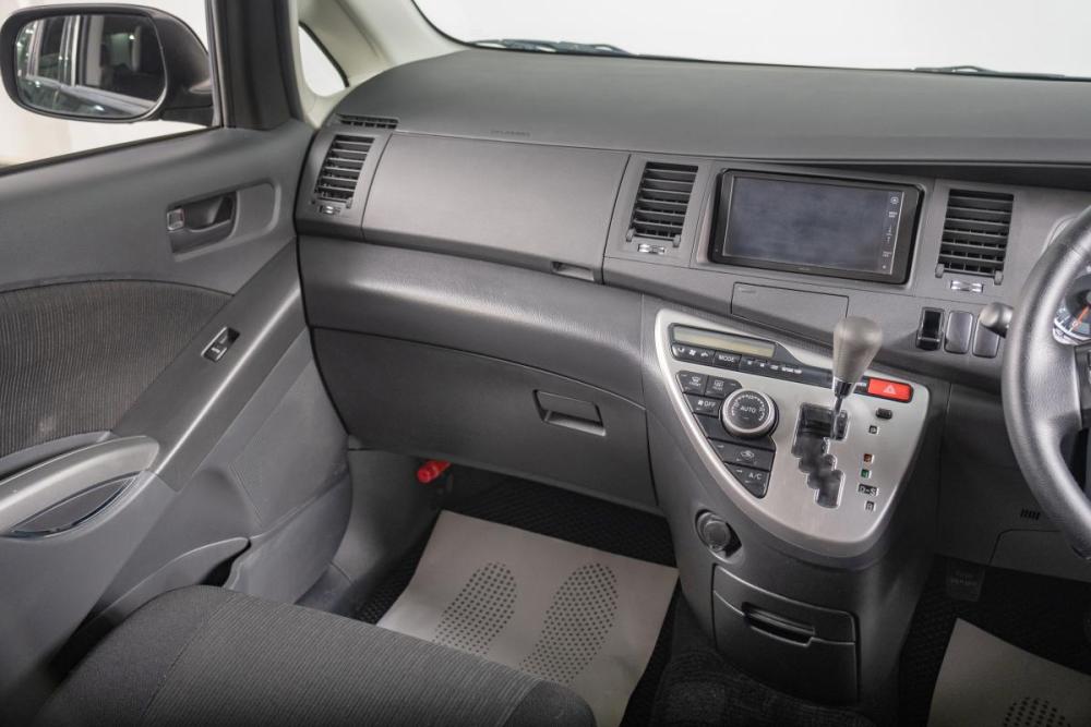 Toyota ISis I Рестайлинг Томск  - изображение 12