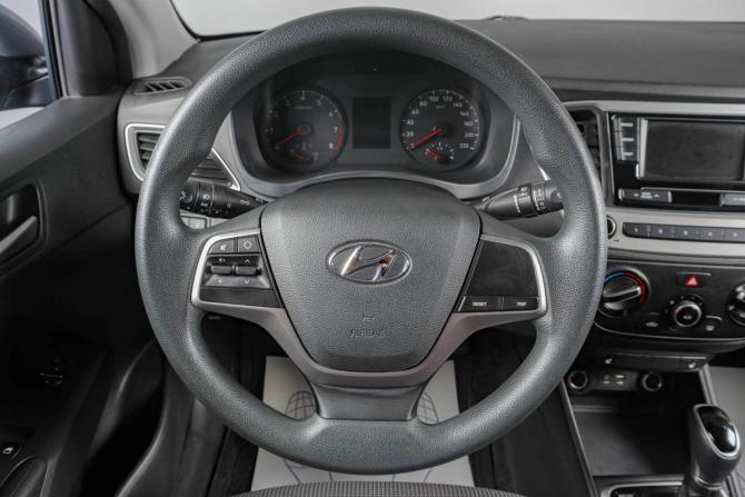 Hyundai Solaris II с пробегом 2017 года, цена 1 489 000 рублей, 111500 км, седан, Автокод Объявления