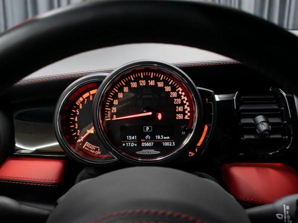 Mini Hatch III (F55/F56) Рестайлинг 2 с пробегом 2021 года, цена 4 149 000 рублей, 5607 км, хэтчбек, Автокод Объявления