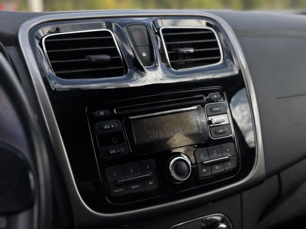 Renault Sandero II с пробегом 2016 года, цена 993 000 рублей, 71871 км, хэтчбек, Автокод Объявления