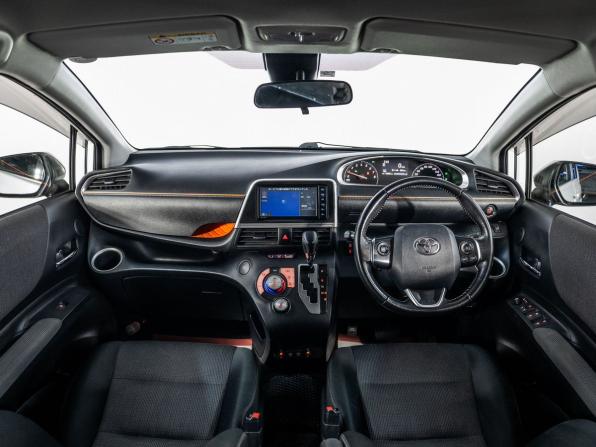 Toyota Sienta II Рестайлинг с пробегом 2021 года, цена 1 585 000 рублей, 45281 км, компактвэн, Автокод Объявления