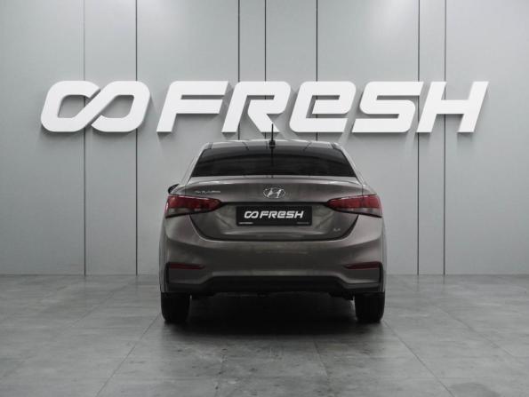 Hyundai Solaris II с пробегом 2018 года, цена 1 299 000 рублей, 144031 км, седан, Автокод Объявления