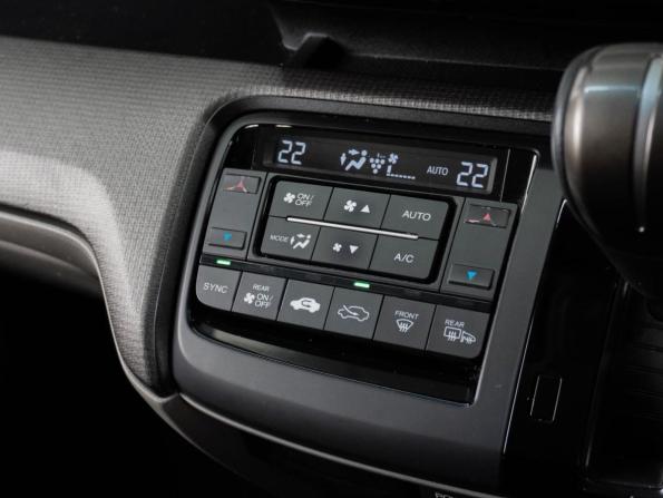 Honda Stepwgn V Рестайлинг с пробегом 2017 года, цена 1 799 000 рублей, 159504 км, минивэн, Автокод Объявления