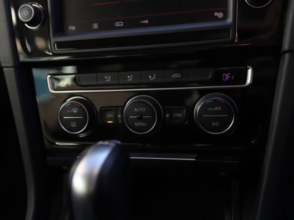 Volkswagen Golf VII с пробегом 2015 года, цена 1 320 000 рублей, 68095 км, универсал, Автокод Объявления