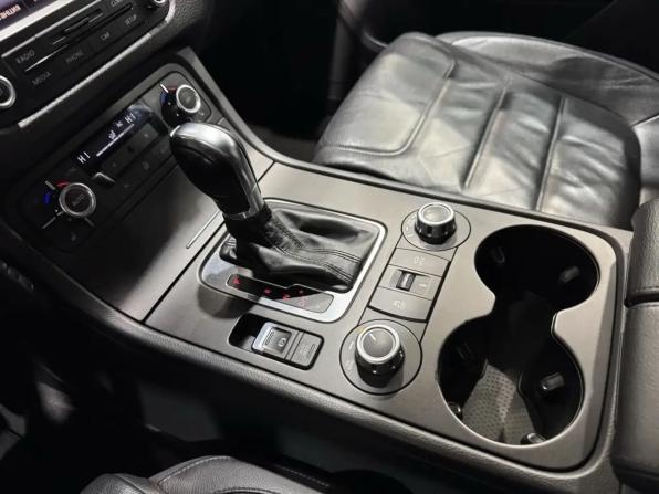 Volkswagen Touareg II с пробегом 2012 года, цена 2 025 000 рублей, 179000 км, внедорожник, Автокод Объявления