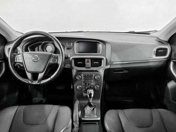 Volvo V40 Cross Country I Рестайлинг с пробегом 2017 года, цена 1 570 000 рублей, 185862 км, хэтчбек, Автокод Объявления