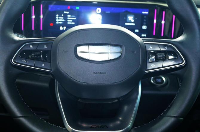 Geely Atlas II с пробегом 2024 года, цена 2 450 000 рублей, 60100 км, внедорожник, Автокод Объявления