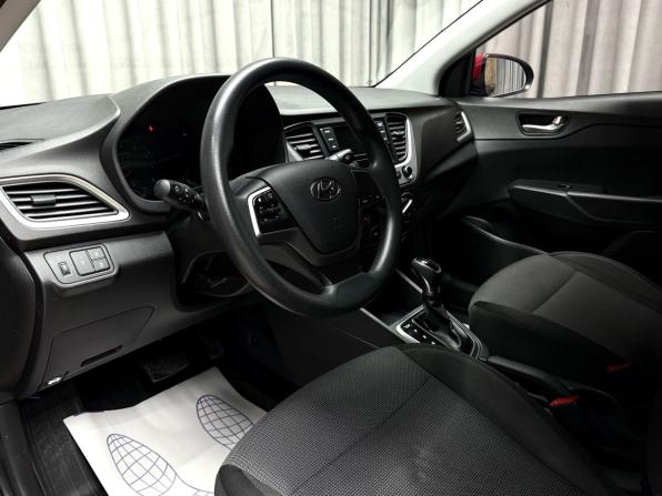 Hyundai Solaris II с пробегом 2017 года, цена 1 299 000 рублей, 124796 км, седан, Автокод Объявления