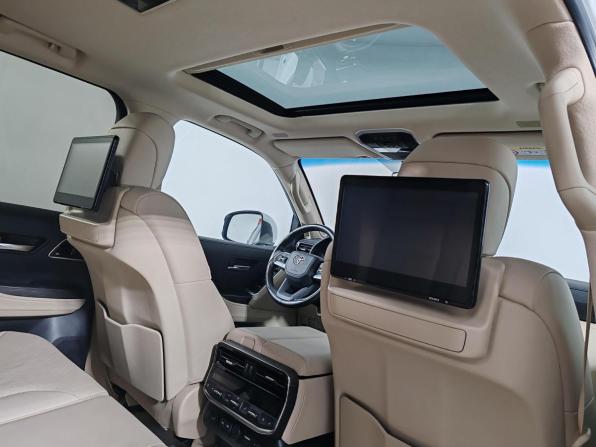 Toyota Land Cruiser 300 Series с пробегом 2022 года, цена 9 999 000 рублей, 45930 км, внедорожник, Автокод Объявления