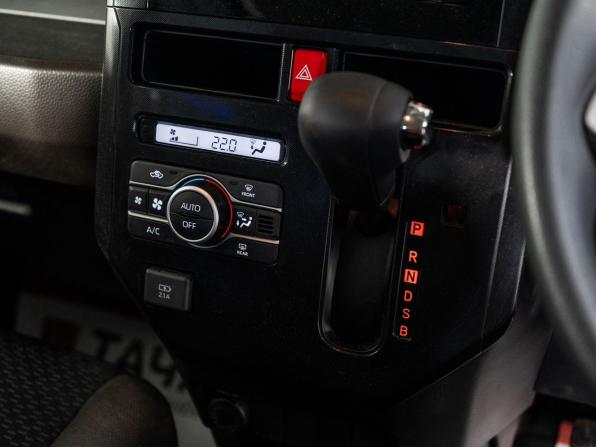 Toyota Roomy I Рестайлинг с пробегом 2021 года, цена 1 055 000 рублей, 47000 км, микровэн, Автокод Объявления