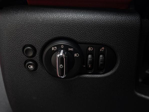 Mini Hatch III (F55/F56) Рестайлинг с пробегом 2019 года, цена 3 350 000 рублей, 50793 км, хэтчбек, Автокод Объявления