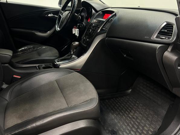 Opel Astra J с пробегом 2010 года, цена 599 000 рублей, 225858 км, хэтчбек, Автокод Объявления