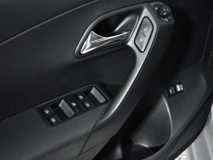 Volkswagen Polo V Рестайлинг Санкт-Петербург  - изображение 11