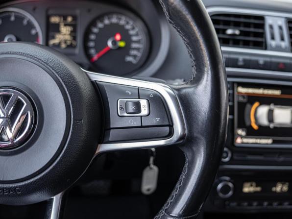 Volkswagen Polo V Рестайлинг с пробегом 2019 года, цена 1 450 000 рублей, 129039 км, седан, Автокод Объявления
