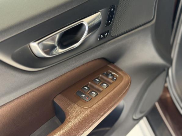 Volvo V60 Cross Country II с пробегом 2021 года, цена 3 990 000 рублей, 115000 км, универсал, Автокод Объявления