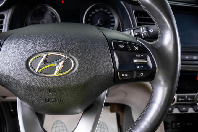 Hyundai Elantra VI (AD) Рестайлинг с пробегом 2020 года, цена 1 649 000 рублей, 130460 км, седан, Автокод Объявления