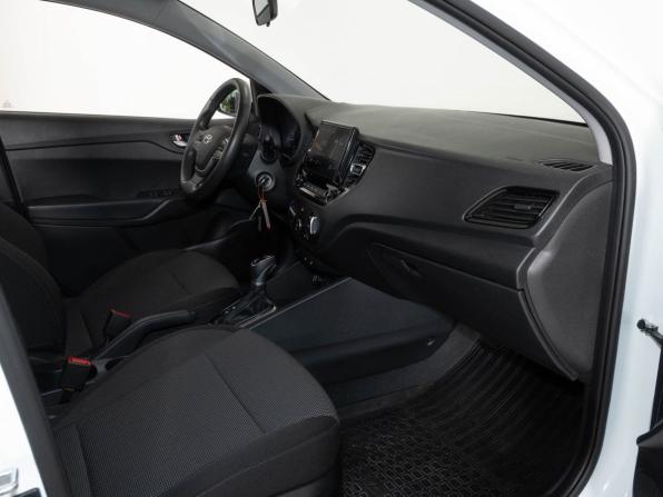 Hyundai Solaris II Рестайлинг с пробегом 2021 года, цена 1 760 000 рублей, 52395 км, седан, Автокод Объявления