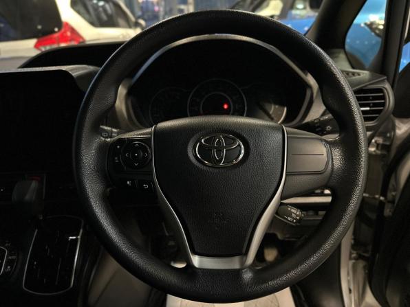 Toyota Noah III (R80) с пробегом 2017 года, цена 2 040 000 рублей, 118836 км, минивэн, Автокод Объявления