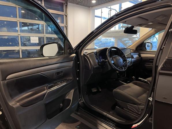 Mitsubishi Outlander III Рестайлинг 2 с пробегом 2017 года, цена 1 598 000 рублей, 269805 км, внедорожник, Автокод Объявления