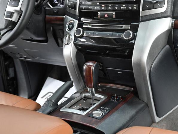 Toyota Land Cruiser 200 Series Рестайлинг 1 с пробегом 2014 года, цена 2 299 000 рублей, 120678 км, внедорожник, Автокод Объявления