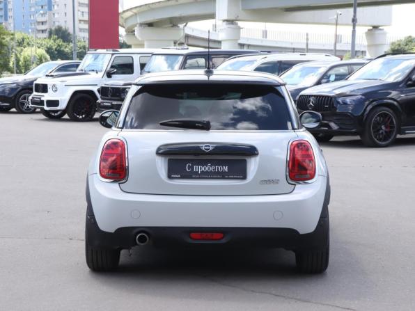 Mini Hatch III (F55/F56) Рестайлинг 2 с пробегом 2021 года, цена 2 670 000 рублей, 36050 км, хэтчбек, Автокод Объявления