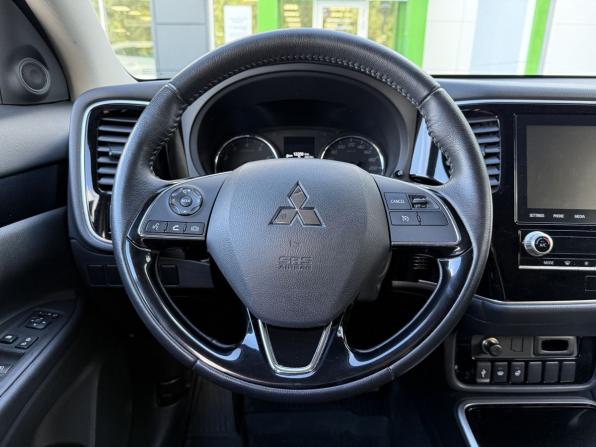 Mitsubishi Outlander III Рестайлинг 3 с пробегом 2020 года, цена 2 685 000 рублей, 25618 км, внедорожник, Автокод Объявления