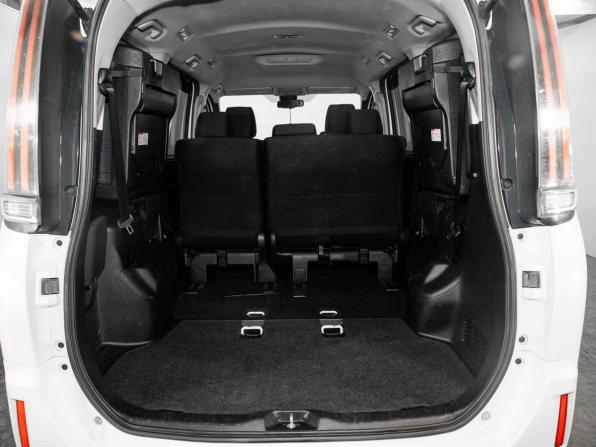 Toyota Noah III (R80) Рестайлинг с пробегом 2017 года, цена 2 100 000 рублей, 173955 км, минивэн, Автокод Объявления